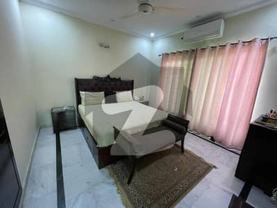 Lavish Location 10 Marla 4 Bedroom Non Furnished Modern Bungalow House For Rent Dha Phase 5 L Block