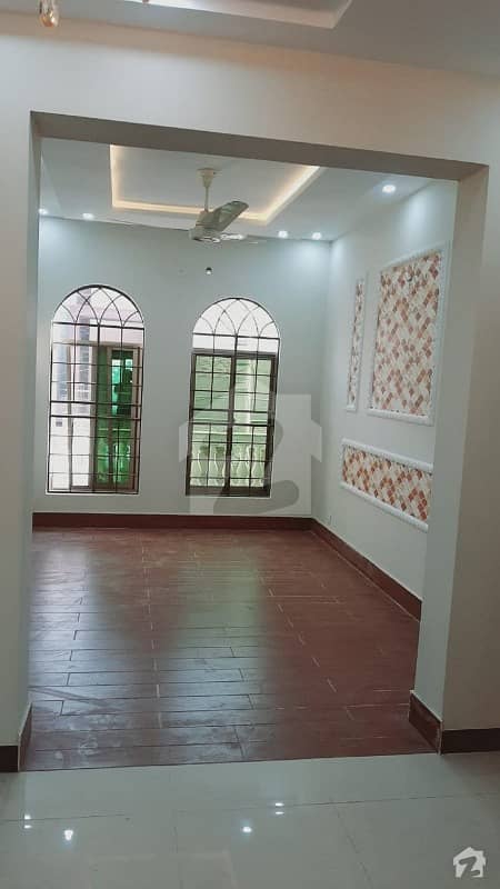 گلبرگ لاہور میں 5 کمروں کا 1 کنال مکان 2.5 لاکھ میں کرایہ پر دستیاب ہے۔