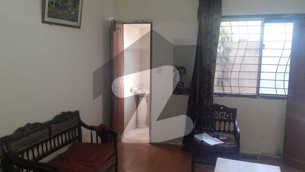 پی سی ایس آئی آر سٹاف کالونی لاہور میں 2 کمروں کا 4 مرلہ مکان 85 لاکھ میں برائے فروخت۔