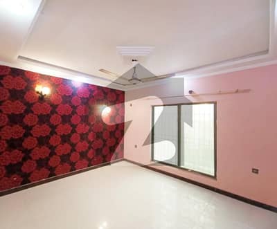 باتھ آئی لینڈ کراچی میں 6 کمروں کا 1 کنال عمارت 3.5 کروڑ میں برائے فروخت۔