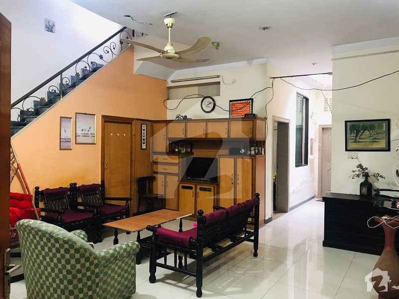 جڑانوالہ فیصل آباد میں 5 کمروں کا 6 مرلہ مکان 1.3 کروڑ میں برائے فروخت۔