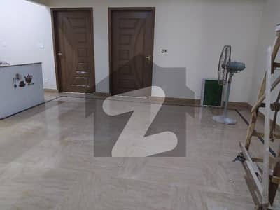 1500 Square Feet Flat In Gurumangat Road For Rent