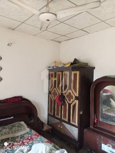 مدینہ ٹاؤن فیصل آباد میں 1 کمرے کا 2 مرلہ فلیٹ 17 لاکھ میں برائے فروخت۔