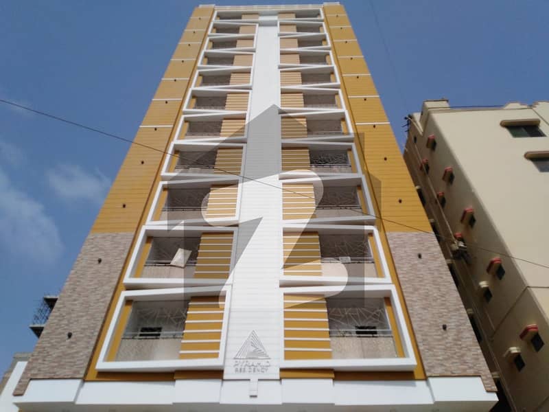 کلفٹن ۔ بلاک 1 کلفٹن کراچی میں 3 کمروں کا 7 مرلہ فلیٹ 2.3 کروڑ میں برائے فروخت۔