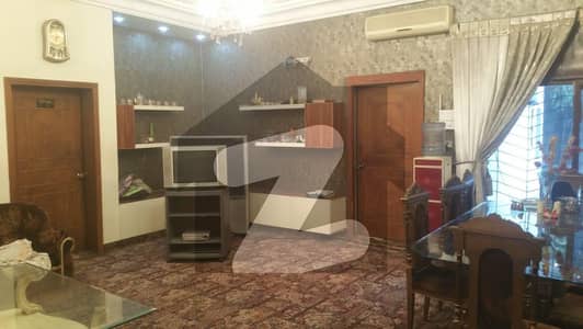 ٹیک سوسائٹی ۔ بلاک بی ٹیک سوسائٹی لاہور میں 5 کمروں کا 1.6 کنال مکان 14.5 کروڑ میں برائے فروخت۔