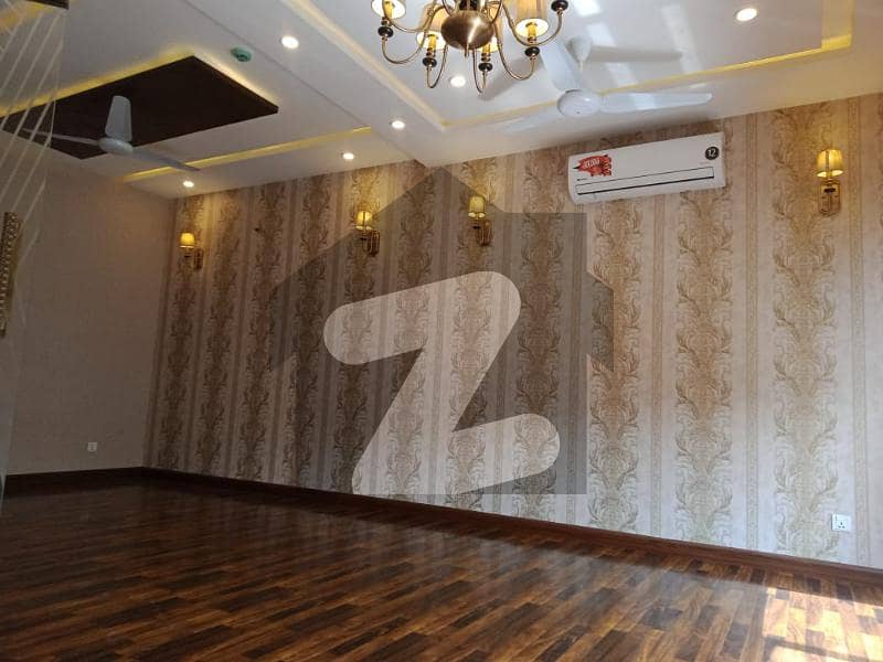 ڈی ایچ اے فیز 6 - بلاک ڈی فیز 6 ڈیفنس (ڈی ایچ اے) لاہور میں 4 کمروں کا 10 مرلہ مکان 5.8 کروڑ میں برائے فروخت۔