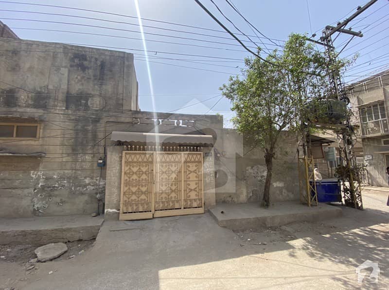 حسیب شہید کالونی ستیانہ روڈ فیصل آباد میں 4 کمروں کا 8 مرلہ مکان 1.7 کروڑ میں برائے فروخت۔