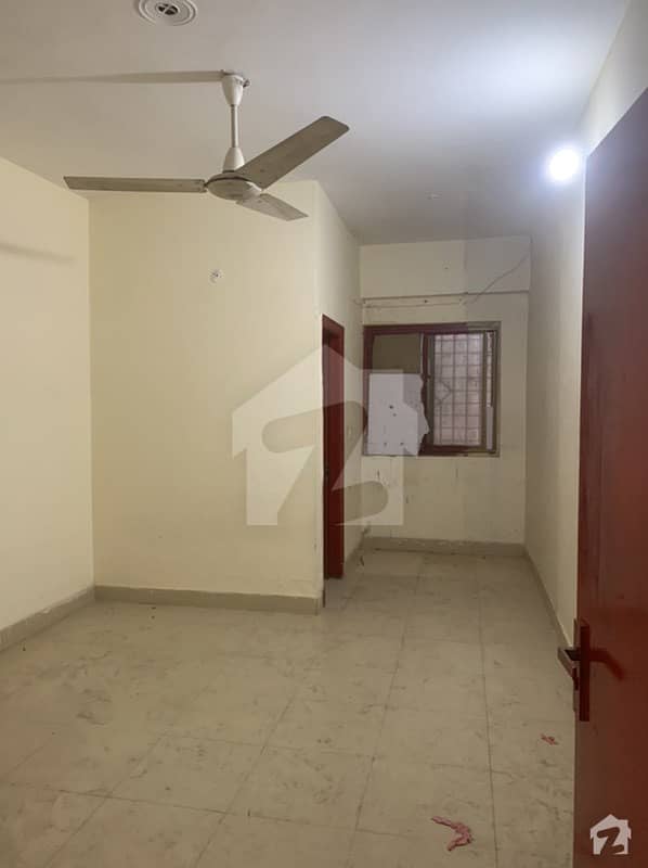 Flat Spread Over 600 Square Feet In Committee Chowk Available