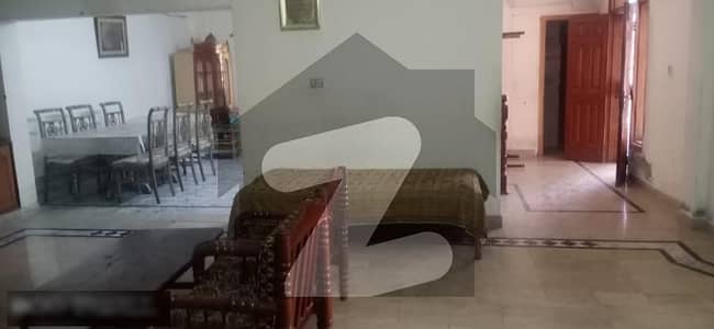 نیسپاک ہاؤسنگ سوسائٹی - فیز 1 - بلاک D1 نیسپاک سکیم فیز 1 کالج روڈ لاہور میں 3 کمروں کا 18 مرلہ مکان 2.8 کروڑ میں برائے فروخت۔