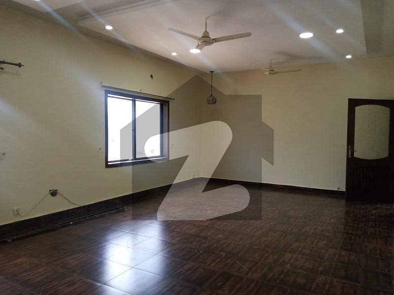Prime Location Excellent Upper Portion Ideal For Couple-
