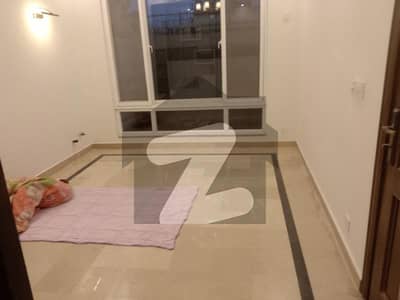 ایف ۔ 11 اسلام آباد میں 5 کمروں کا 9 مرلہ مکان 2 لاکھ میں کرایہ پر دستیاب ہے۔