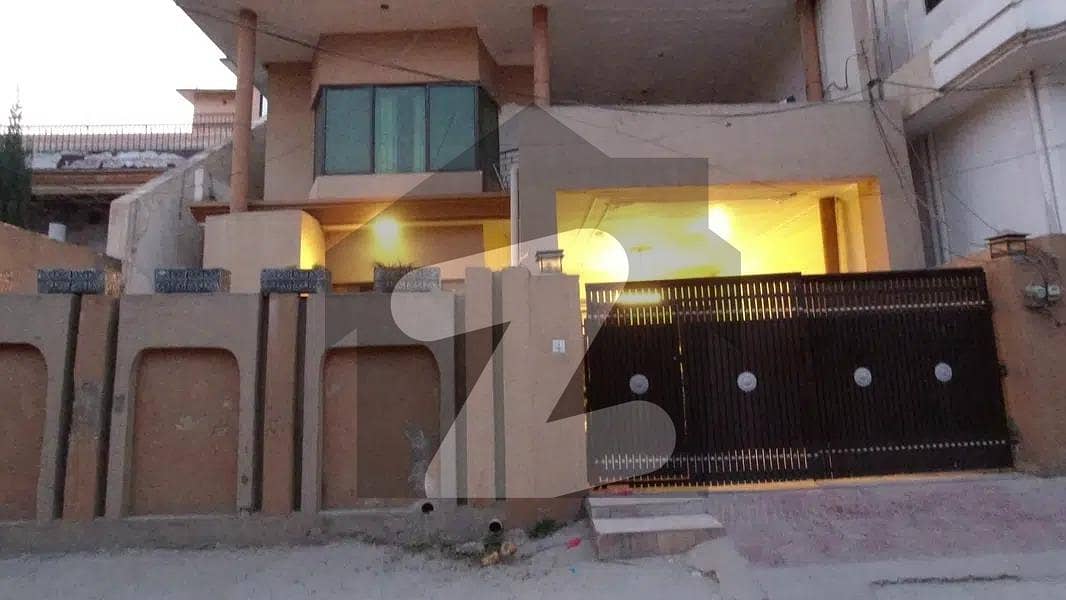 پشاور روڈ راولپنڈی میں 6 کمروں کا 11 مرلہ مکان 3 کروڑ میں برائے فروخت۔