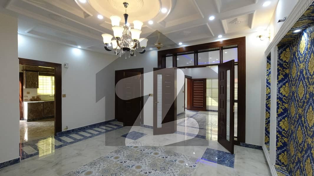 او پی ایف ہاؤسنگ سکیم - بلاک اے او پی ایف ہاؤسنگ سکیم لاہور میں 5 کمروں کا 1 کنال مکان 4.7 کروڑ میں برائے فروخت۔