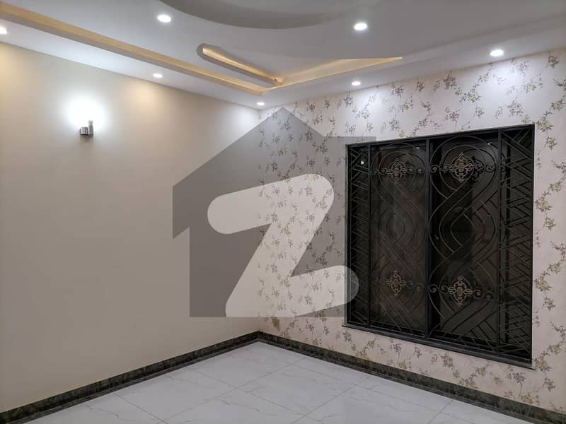 ویلینشیاء ۔ بلاک سی ویلینشیاء ہاؤسنگ سوسائٹی لاہور میں 5 کمروں کا 1 کنال مکان 6.3 کروڑ میں برائے فروخت۔