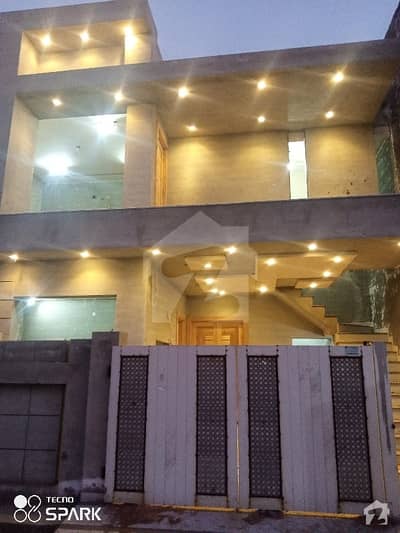 ایڈن ایگزیکٹو ایکسٹینشن ایڈن گارڈنز فیصل آباد میں 3 کمروں کا 4 مرلہ مکان 99 لاکھ میں برائے فروخت۔