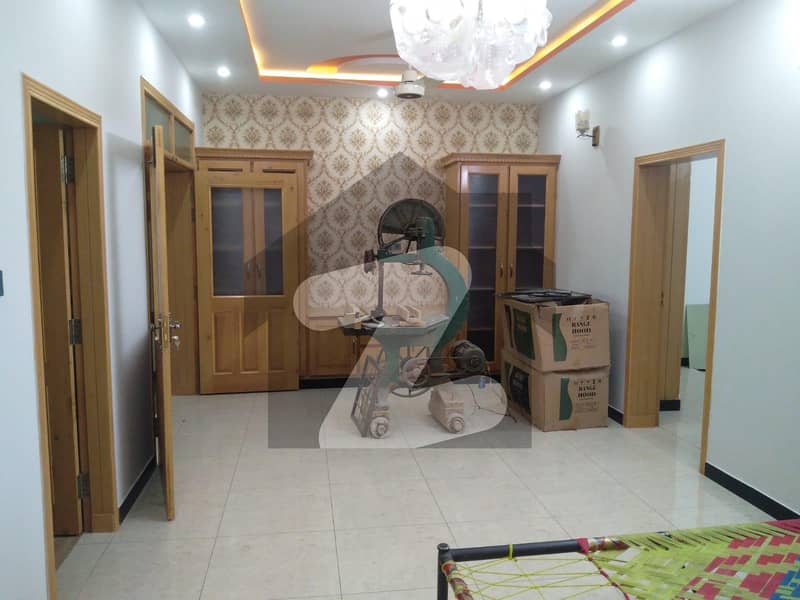 فیصل ٹاؤن - ایف ۔ 18 اسلام آباد میں 6 کمروں کا 8 مرلہ مکان 2.5 کروڑ میں برائے فروخت۔