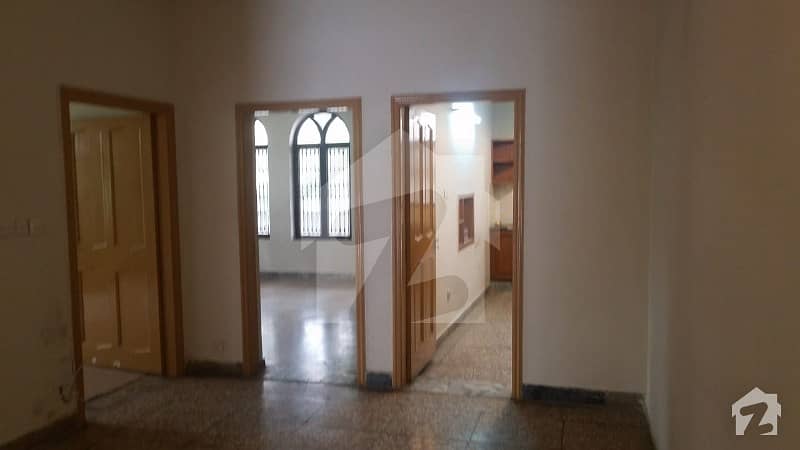 ایف ۔ 8/4 ایف ۔ 8 اسلام آباد میں 2 کمروں کا 3 مرلہ بالائی پورشن 75 ہزار میں کرایہ پر دستیاب ہے۔