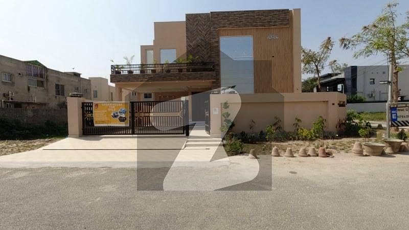 1 Kanal House Situated In State Life Phase 1 - Block E For sale