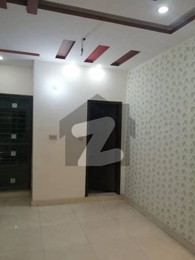 ملتان روڈ لاہور میں 2 کمروں کا 2 مرلہ مکان 28 ہزار میں کرایہ پر دستیاب ہے۔