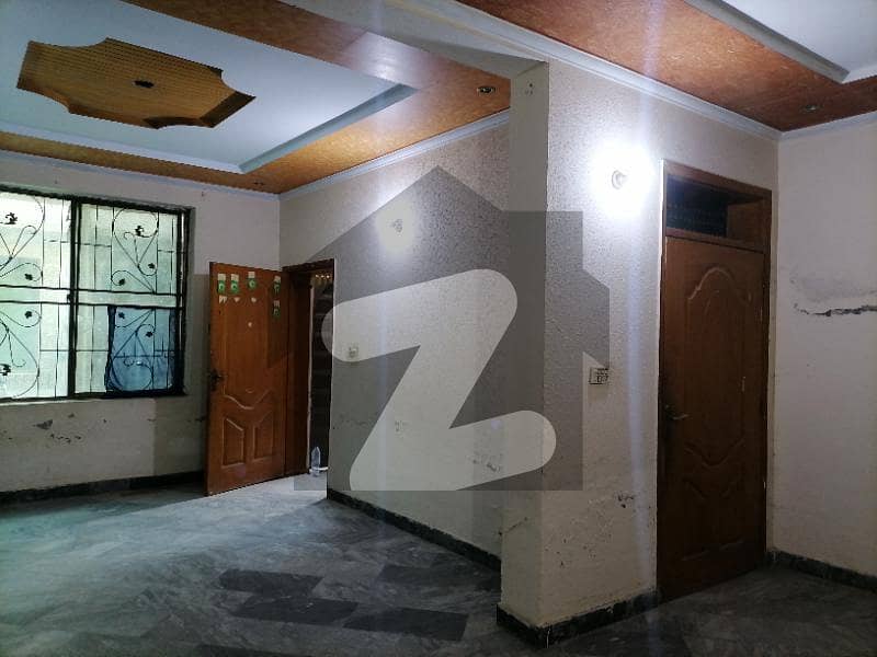 ملتان روڈ لاہور میں 2 کمروں کا 3 مرلہ بالائی پورشن 17 ہزار میں کرایہ پر دستیاب ہے۔