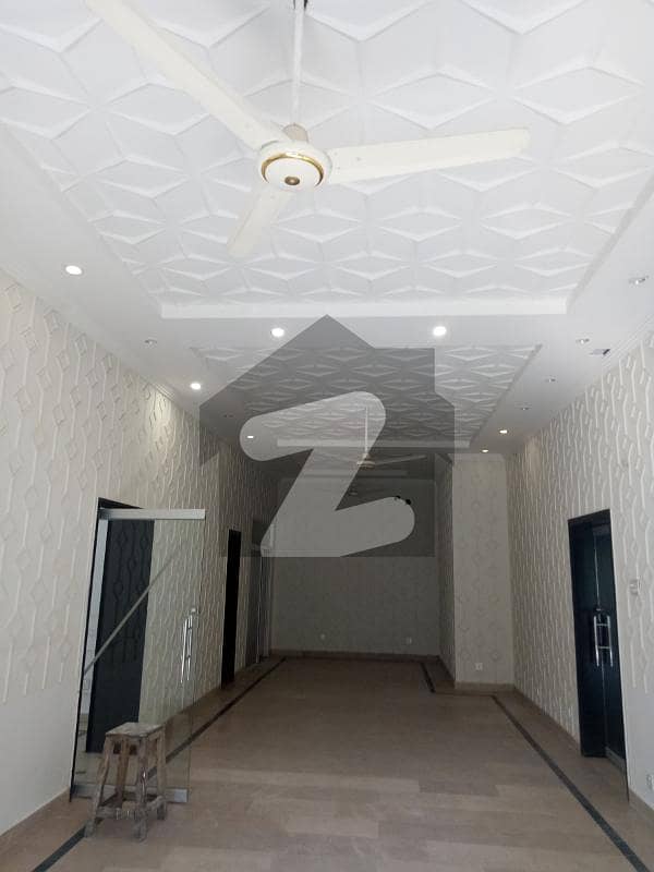 گلبرگ لاہور میں 5 کمروں کا 1 کنال مکان 2.8 لاکھ میں کرایہ پر دستیاب ہے۔