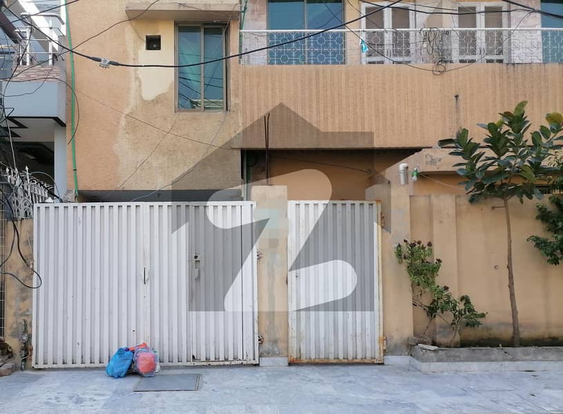 Unoccupied Upper Portion Of 10 Marla Is Available For Rent In Allama Iqbal Town