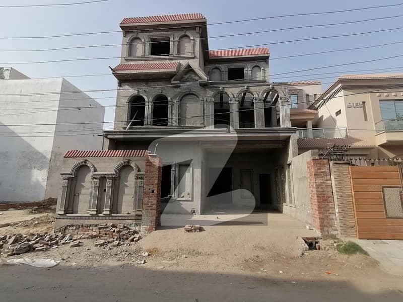 گرین کیپ ہاؤسنگ سکیم لاہور میں 5 کمروں کا 10 مرلہ مکان 2.3 کروڑ میں برائے فروخت۔