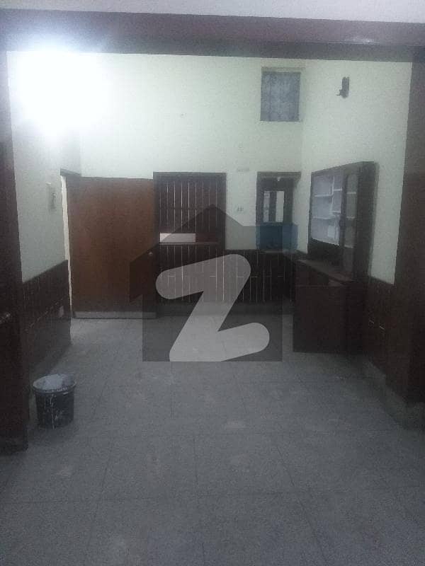 ڈیوس روڈ لاہور میں 3 کمروں کا 5 مرلہ مکان 52 ہزار میں کرایہ پر دستیاب ہے۔
