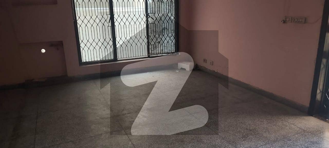 10 Marla House For rent In Askari 5