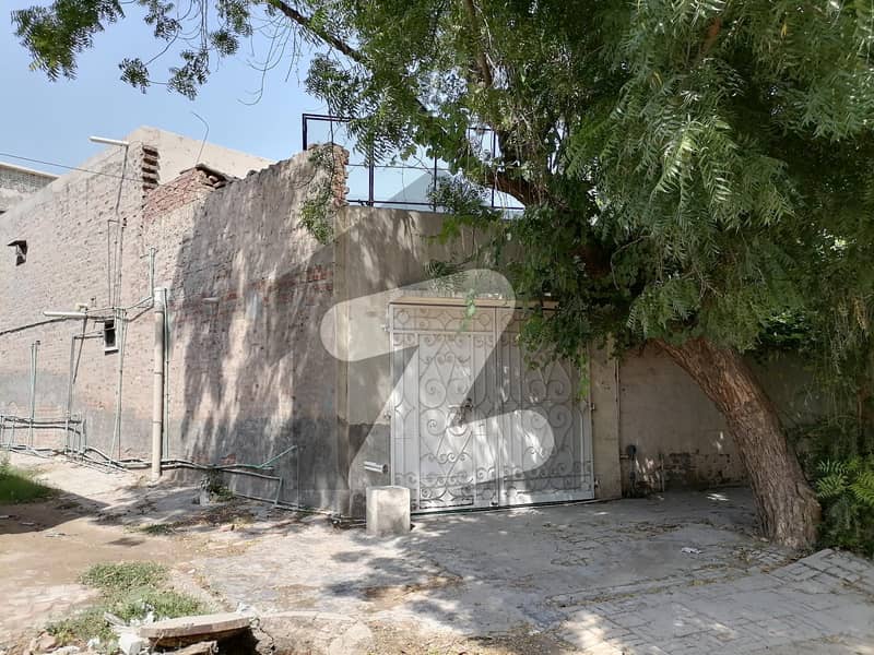 12.5 Marla Spacious House Available In Farid Town For sale