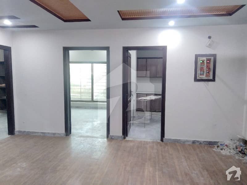 یونیورسٹی روڈ پشاور میں 3 کمروں کا 4 مرلہ فلیٹ 40 ہزار میں کرایہ پر دستیاب ہے۔