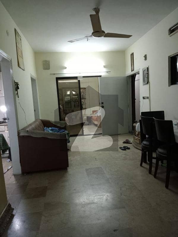 بہادر آباد گلشنِ اقبال ٹاؤن کراچی میں 3 کمروں کا 7 مرلہ فلیٹ 2.1 کروڑ میں برائے فروخت۔