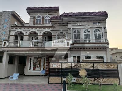میڈیا ٹاؤن راولپنڈی میں 6 کمروں کا 11 مرلہ مکان 4.75 کروڑ میں برائے فروخت۔