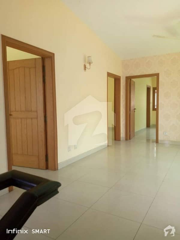 A 4500 Square Feet Upper Portion In Zamzama Is On The Market For Rent