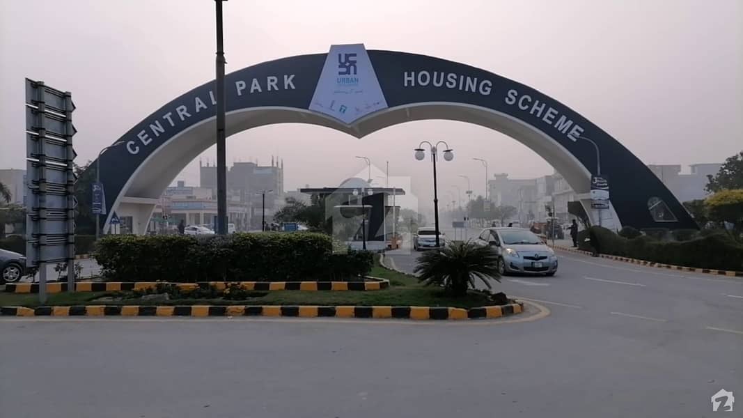 سینٹرل پارک ہاؤسنگ سکیم لاہور میں 8 مرلہ کمرشل پلاٹ 3 کروڑ میں برائے فروخت۔