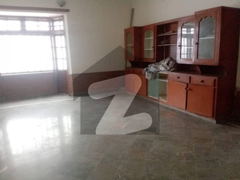 9000 Square Feet House In Warsak Road For Sale