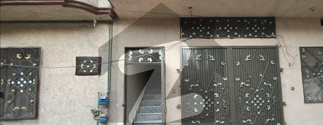 گلبرگ پشاور میں 3 کمروں کا 3 مرلہ مکان 21 ہزار میں کرایہ پر دستیاب ہے۔
