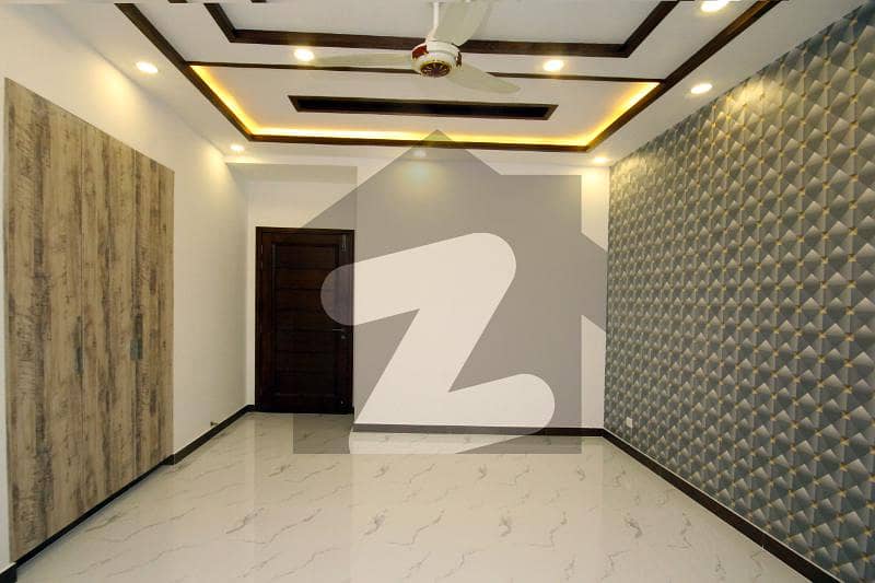 ڈی ایچ اے فیز 7 - بلاک کیو فیز 7 ڈیفنس (ڈی ایچ اے) لاہور میں 2 کمروں کا 1 کنال زیریں پورشن 85 ہزار میں کرایہ پر دستیاب ہے۔