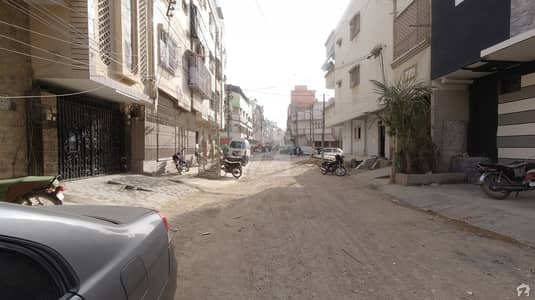 In Nazimabad - Block 5d Flat For Sale Sized 800 Square Feet