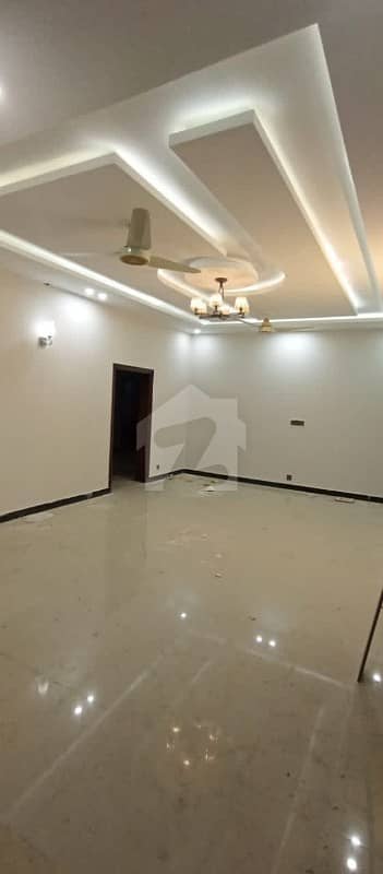 حبیب اللہ کالونی ایبٹ آباد میں 4 کمروں کا 7 مرلہ مکان 2.3 کروڑ میں برائے فروخت۔