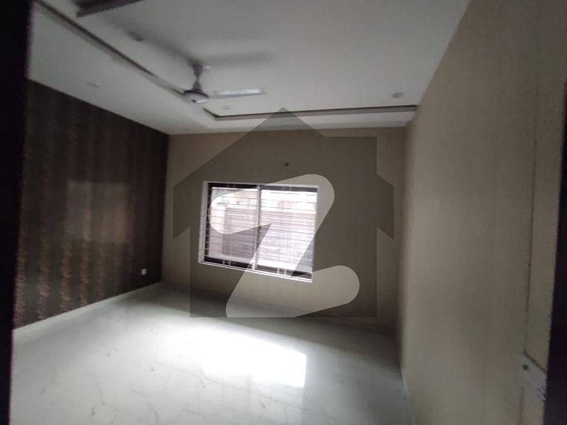 ماڈل ٹاؤن لاہور میں 4 کمروں کا 2 کنال مکان 2.75 لاکھ میں کرایہ پر دستیاب ہے۔