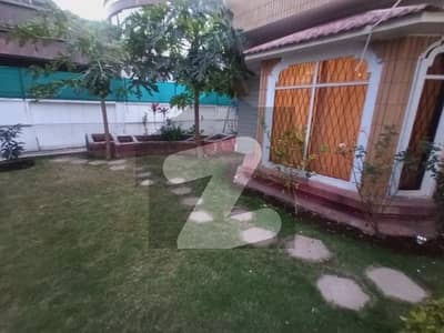 1000 Sqyd Unfurnished 3 Beds With Huge Lawn Ground Floor For Rent In F7