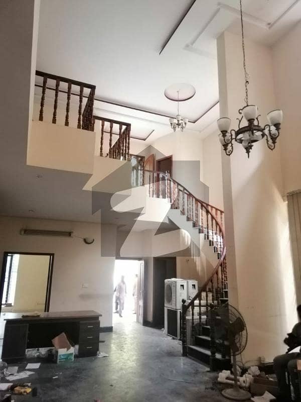 ماڈل ٹاؤن ایکسٹینشن ماڈل ٹاؤن لاہور میں 5 کمروں کا 1 کنال مکان 2.5 لاکھ میں کرایہ پر دستیاب ہے۔
