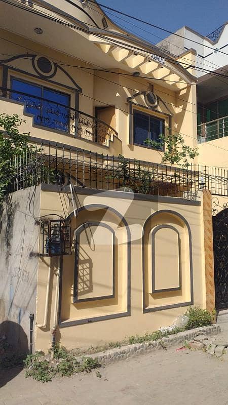 اقبال ٹاؤن سیالکوٹ میں 5 کمروں کا 7 مرلہ مکان 2.7 کروڑ میں برائے فروخت۔