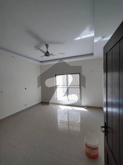 ویلینشیاء ہاؤسنگ سوسائٹی لاہور میں 4 کمروں کا 16 مرلہ مکان 1.3 لاکھ میں کرایہ پر دستیاب ہے۔