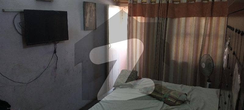 کریم آباد گلبرگ ٹاؤن کراچی میں 3 کمروں کا 5 مرلہ فلیٹ 58 لاکھ میں برائے فروخت۔