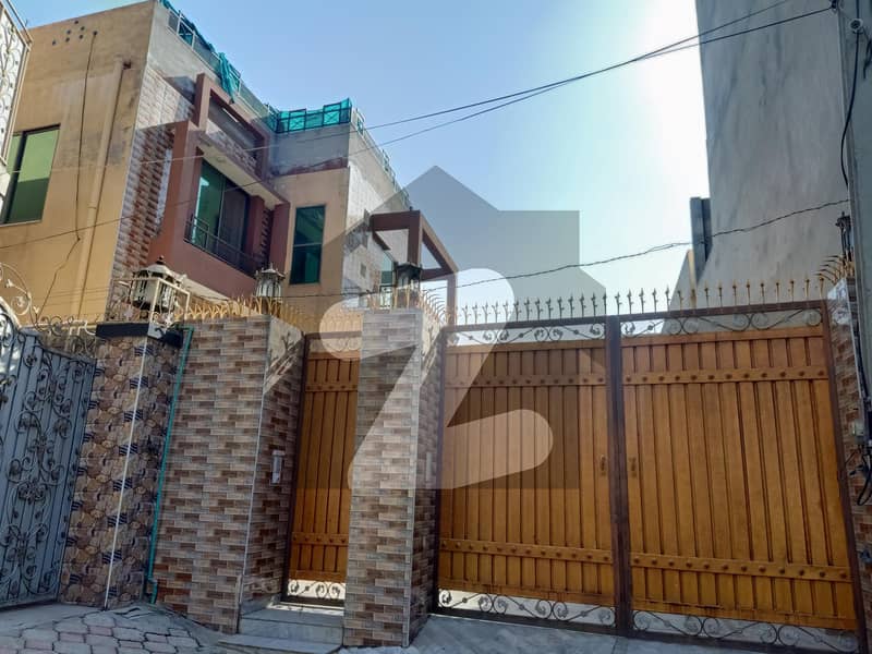 Stunning 27 Marla House In Rehman Shaheed Road Available