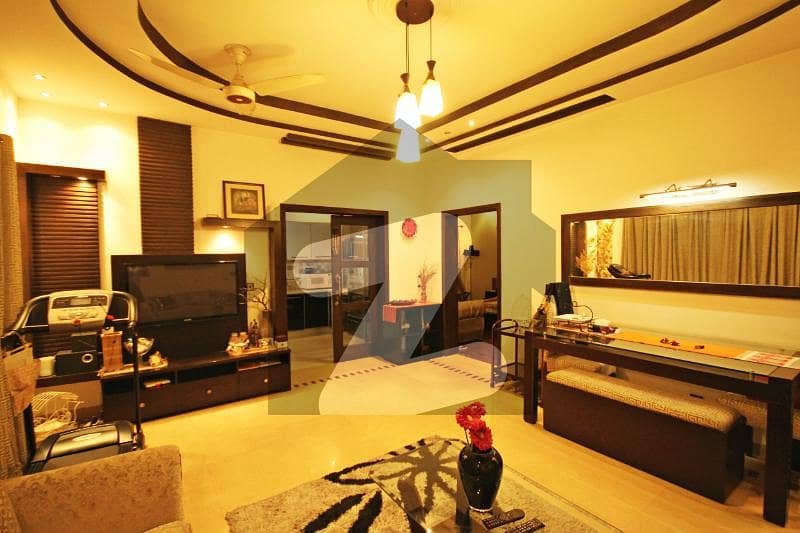 ڈی ایچ اے فیز 5 - بلاک ایل فیز 5 ڈیفنس (ڈی ایچ اے) لاہور میں 4 کمروں کا 10 مرلہ مکان 4.2 کروڑ میں برائے فروخت۔