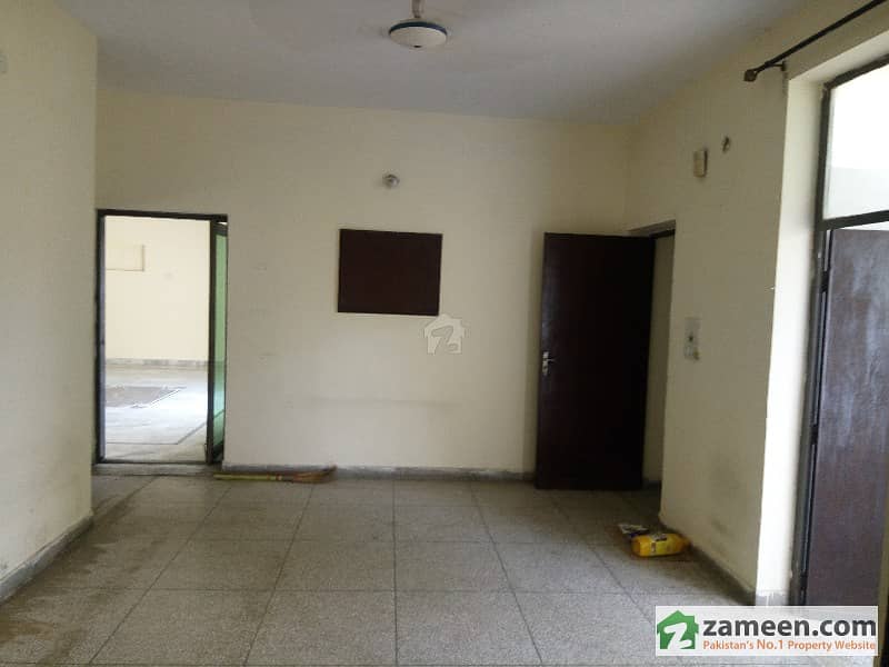 32 Marla 3 Beds Upper Portion Available In Lahore Cantt