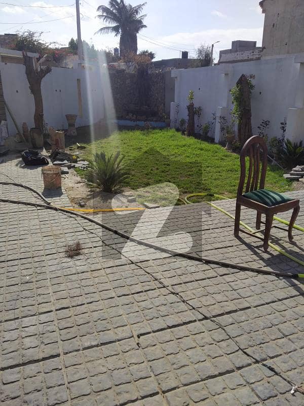 Darkhshan Villa 4 Bedroom With Attached Bath Room And Drawing Room Kitchen Servant Quarter With Bathroom Car Parking Garden. .